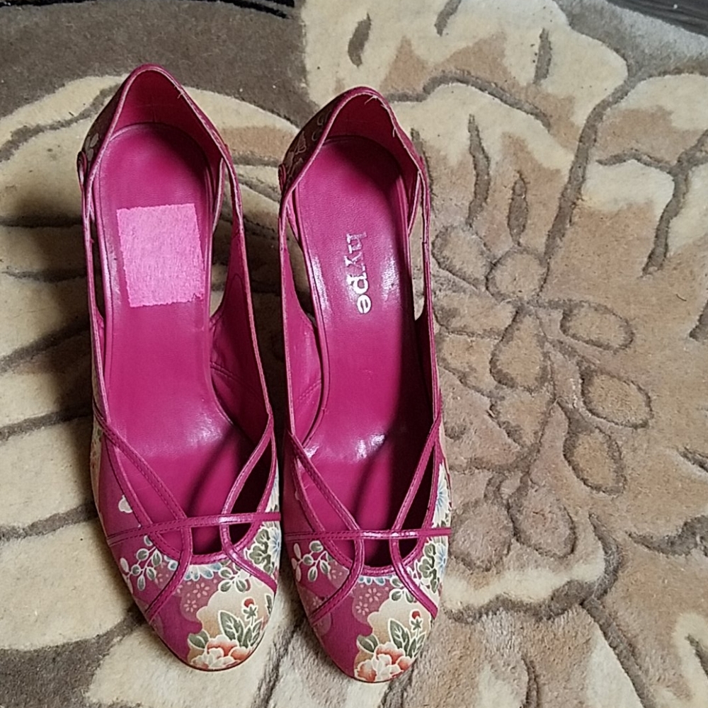 Pink Floral pumps